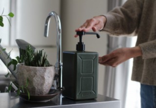 BRID、ジェリカンをモチーフにしたデザインのアルコールディスペンサーを発売