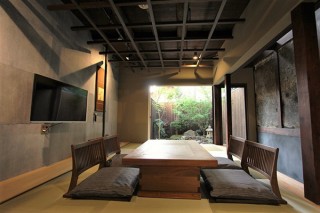 京都市内の各所で展開されている宿泊施設の「京町家の宿」が新しいロゴマークの公募を実施