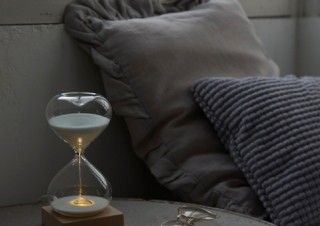 ヴィレヴァン、砂が輝いて見える神秘的な15分計砂時計を発売