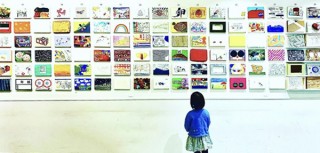 約200名の作品を匿名で展示販売する「匿名希望展」の第2回が開催