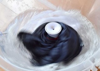 サンコー、バケツを簡易洗濯機にできるスクリュー「大渦丸」発売