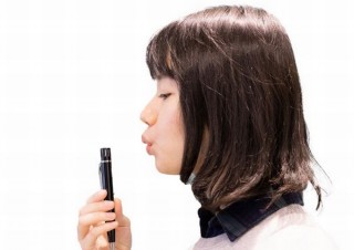 出先などですぐに口のニオイを確認できる「ボールペンde口臭チェッカー」、サンコーから
