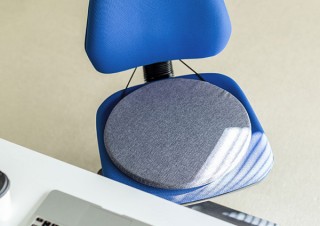サンワサプライ、圧力センサー内蔵で在席チェックに使えるクッションを発売