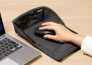 サンワダイレクト、開くとマウスパッドとしても使えるマウス収納ケースを発売