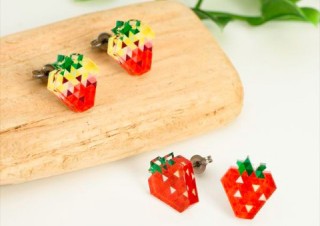 ヴィレヴァン、ころんとかわいいてんとう虫やいちごデザインのピアスを発売