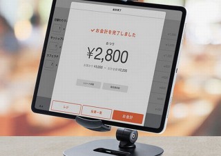 サンワサプライ、黒ベゼルのタブレットと色味を合わせられる「ブラックアームスタンド」発売