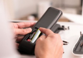 IoT電池でTVリモコンの「どのボタンをどのくらい押したか」が判別可能に、応用サービス展開へ