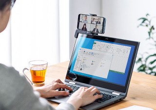 サンワサプライ、スマホをサブディスプレイのようにノートPCに取り付けできるスマホホルダー