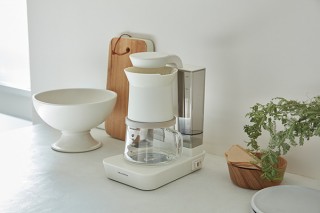 ウィナーズ、雨のようにお湯をそそいで抽出する仕組みの「レインドリップコーヒーメーカー」を発売