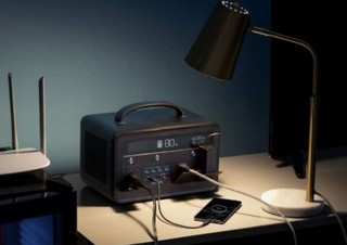 Anker、11台同時充電可能な超大容量21万6000mAhの「ポータブル電源」発売