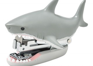 サメやイルカなど海の生物をモチーフにしたステープラーがヴィレヴァンオンラインに登場