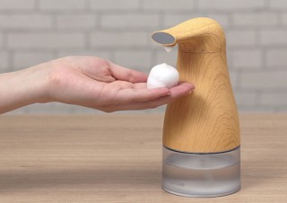 mottole、木目柄のオートソープディスペンサーを発売