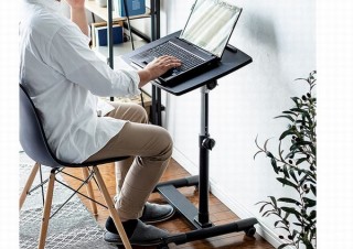 サンワサプライ、天板の角度と高さを無段階調整可能な「サイドテーブル」発売