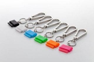 トリニティ、Dockコネクタに取りつけられるカラビナフックを発売