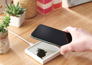 エレコム、オリジナルデザインにできるQi対応の着せ替えワイヤレス充電器「W-QA19WH」を発売