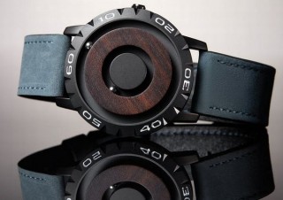 時間を見ていることを人に気取られない“触れて”時間がわかる腕時計「EUTOUR」