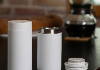 ヴィレヴァン、2種類の飲み物を1本のボトルで持ち運びできる「マルチーボ」発売