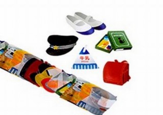 上履きやクレヨンなどの昭和の懐かしグッズが1枚ずつはがれる「マスキングテープ」発売