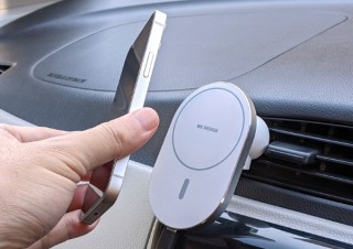MagSafeの利点は「車載」にこそアリ？ 片手でiPhoneをカンタン着脱できる、車載専用のMagSafe充電器