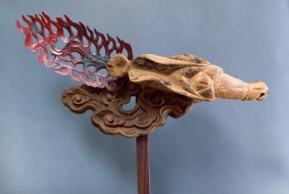 壊れた仏像や昆虫の標本などで作品を制作する樋口明宏氏の個展「変身 "Transformer"」