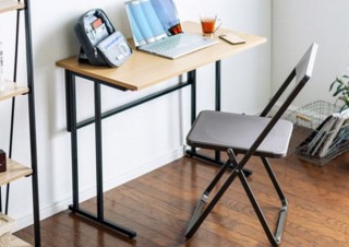 サンワサプライ、折りたたむと7cmになって収納が便利な「折りたたみデスク」発売