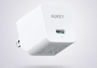 AUKEY、USB-Cが1ポートだけのかわりに超ミニで20W出力の「急速充電器」を発売