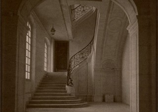 鶏卵紙プリントでウジェーヌ・アジェへのオマージュとなる稲垣徳文氏の写真展「鶏卵紙のパリ」