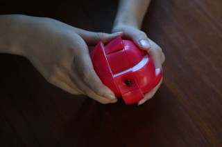 ヴィレヴァン、インテリアになるフルーツ型立体パズル「FRUITS CUBE」を発売