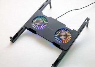 上海問屋、底面吸気冷却＆スタンドにもなる「折りたたみ式ノートPCクーラー」