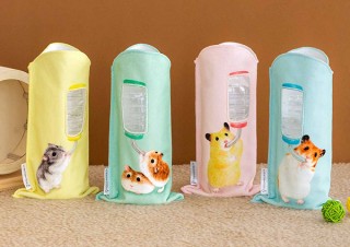フェリシモ、ハムスターがかわいく水を飲むデザインのペットボトルタオルを発売