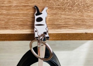 荷物を床に直置きしないためのカバン持ちネコアイテム「nyanger（ニャンガー）」