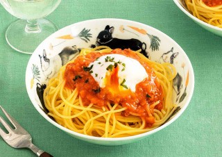 フェリシモ、にんじんとうさぎ柄のボウルとレトルトミートソースのセットを発売