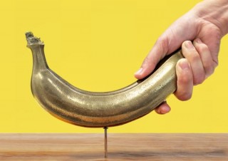 往年の名CMを再現できる「釘を打てるバナナハンマー」がヴィレヴァンから発売