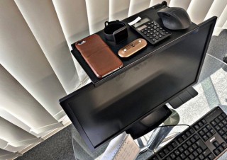 FUGU INNOVATIONS、ディスプレイ上に設置できる収納ボードを発売