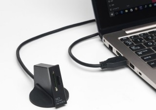 サンワサプライ、間違えてデータを上書きすることのない読み込み専用のカードリーダーを発売
