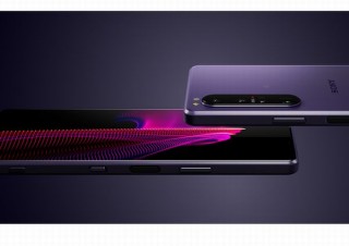世界初の可変式望遠レンズ搭載「Xperia 1 III」、auとソフトバンクが取り扱いを発表