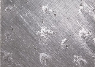 北九州で前衛グループ“集団蜘蛛”として活動した森山安英氏の個展「光ノ表面トシテノ銀色」