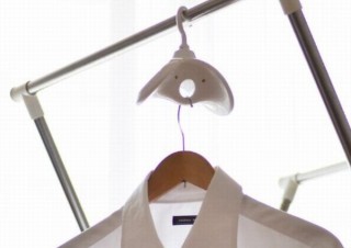 ハンガー掛けが自動で回って洗濯物が乾きやすい「部屋干しくるくるカラりん」発売