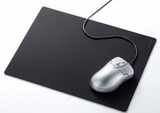 サンワサプライ、真空気泡がデスクに貼り付いてずれにくい「高吸着マウスパッド」発売