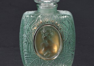 ヴィンテージ香水瓶と日本画を紹介する資生堂アートハウスの館蔵品展の前期がスタート