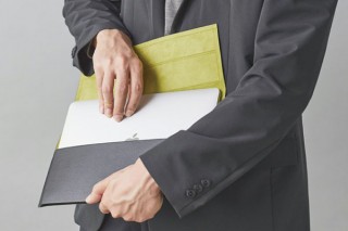 エレコム、縫い目がないシンプルなデザインのMacBook用レザーケースを発売