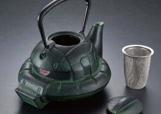 ザクの頭を南部鉄器で重厚な鉄瓶に仕上げた「南部鉄器 鉄瓶 ZAKU（GREEN）」発売