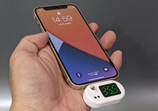 実売わずか千円前後、スマホに挿して手軽に体温を測定できるミニ温度計