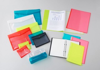 キングジム、ポップなカラーリングが楽しいPVC素材のステーショナリーシリーズ「CHEERS！」