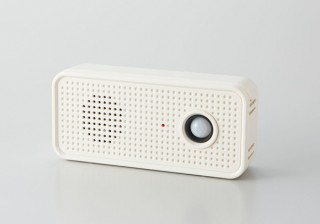 キングジム、人感センサー搭載で人が近づくと録音メッセージが流れる「お知らせボイス」を発売