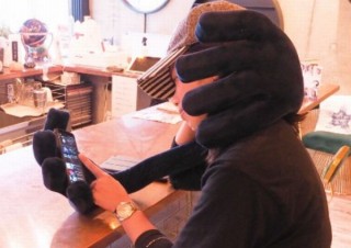 手のひらアームが自由自在に動いて人をダメにする「持っ手、寄りそっ手」発売