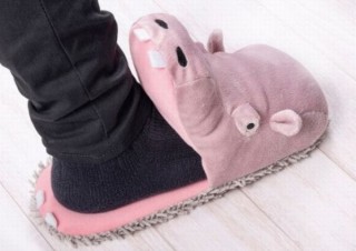 足を食べつつ床の掃除もしてくれる「モップスリッパ」、ヴィレヴァンから発売