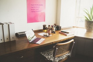 コクヨ、紙でできたホワイトボード「PAPIER BOARD パピエボード」を発売