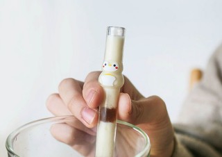 アイワ工業、ペンギンやラッコをデザインしたガラスストローセットを発売