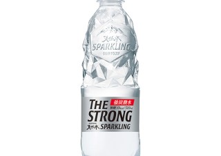 “バキバキボトル”のデザインが印象的な強炭酸水「THE STRONG 天然水スパークリング」が登場